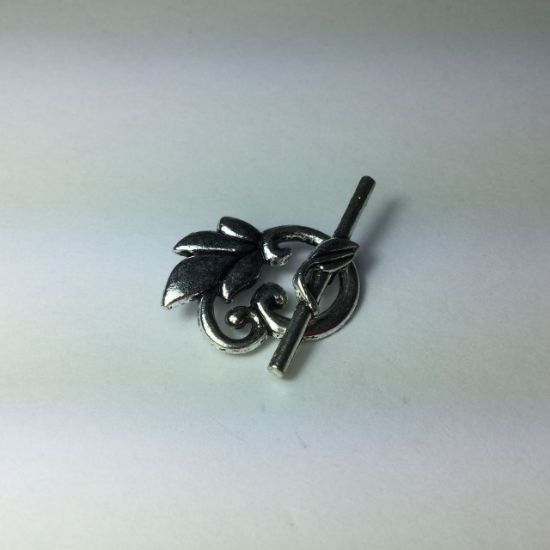 Picture of Clasp Toggle Leaf 25x19 mm  Antique Silver x8