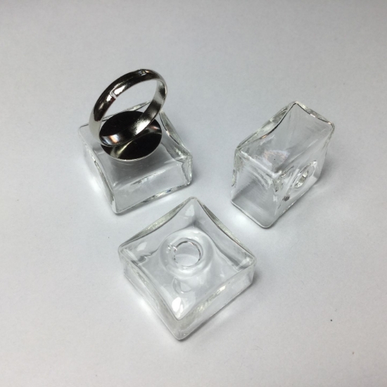 Picture of Glass Container 20x20x10mm Square x1