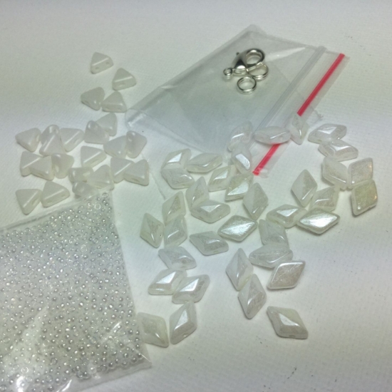 Picture of Gemstery Bracelet White