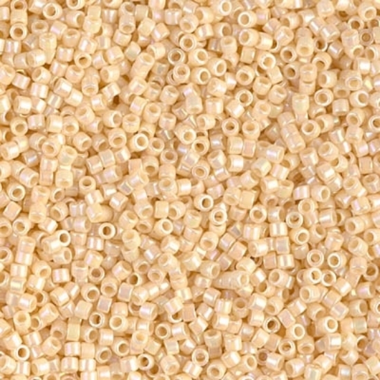 Picture of Miyuki Delica 10/0 DBM157 Opaque Cream AB x10g