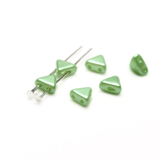 Picture of Khéops® par Puca®  6 mm Pastel Light Peridot x10g