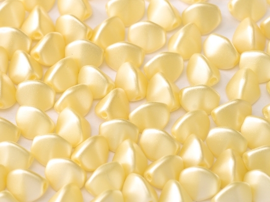 Picture of Pinch Bead 5mm Pastel Cream x50