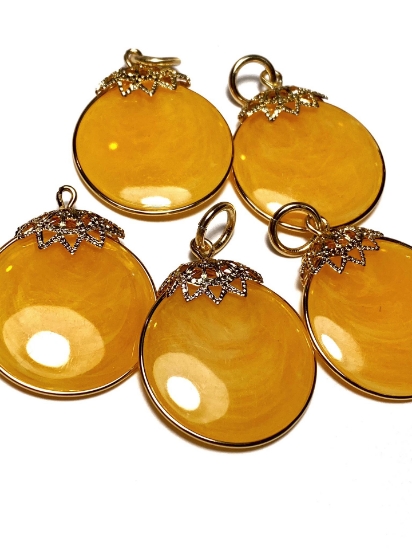 Picture of Vintage Pendant 26mm Yellow x1