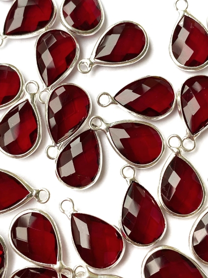 Picture of Glass Pendant Drop 18x11mm Ruby x1