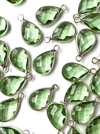 Picture of Glass Pendant Drop 18x11mm Peridot x1