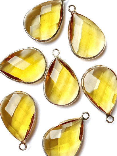 Picture of Glass Pendant Drop 30x20mm Topaz x1