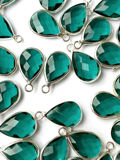 Picture of Glass Pendant Drop 18x11mm Emerald x1