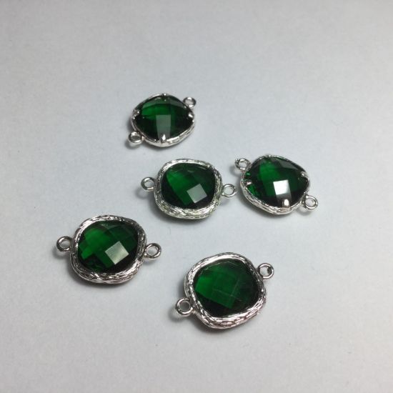Picture of Glass Connector 18x13mm square Emerald Silver x1