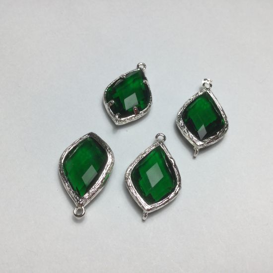 Picture of Pendant Drop 22x14x6 mm Rhombus w/ 2 loops Emerald x1