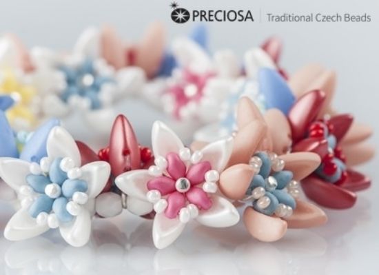 Picture of Sakura Chilli Bead Flower Bracelet Tutorial – Downloadable