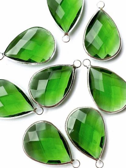 Picture of Glass Pendant Drop 30x20mm Spring Green x1