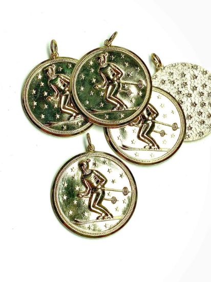 Picture of Pendant Skier 35mm Gold Tone x1