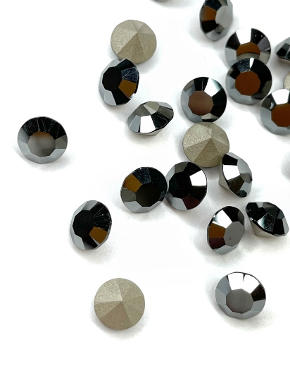Picture of Preciosa Chaton Maxima SS39 - 8mm  Jet Hematite DF x1
