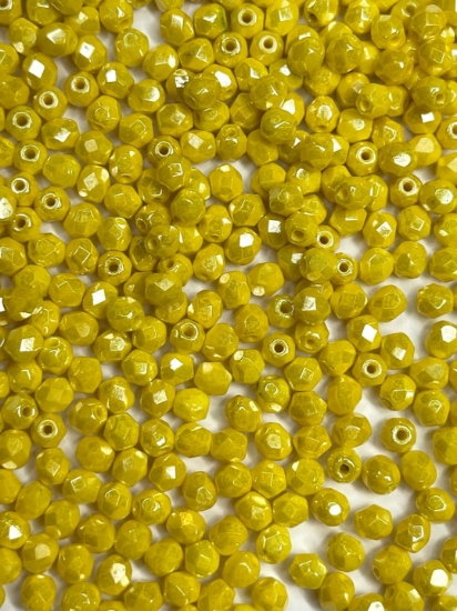 Picture of Fire-Polished 4mm Opaque Yellow Luster x100