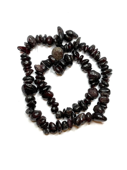Picture of Garnet bead medium chip x38cm