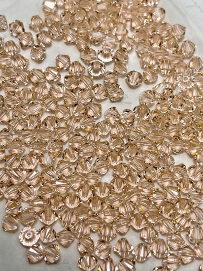 Image de Swarovski 5328 Xilion Bead 4mm Silk x82