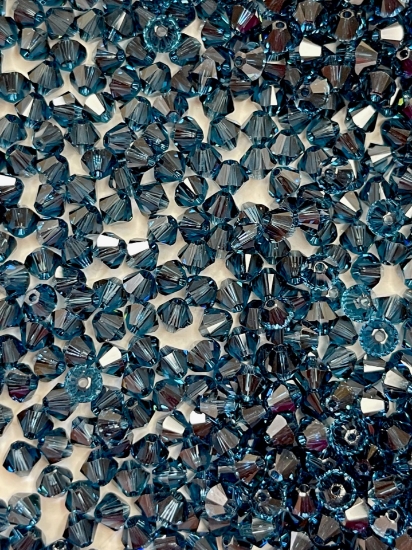Picture of Swarovski 5328 Xilion Bead 4mm Montana x100