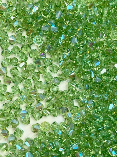 Picture of SW 5328 Xilion Bead 4 mm Peridot Shimmer x100