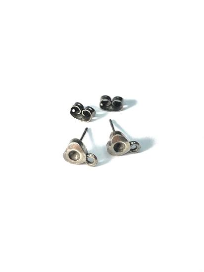Picture of Ear Stud Heart with loop Antique Silver x2