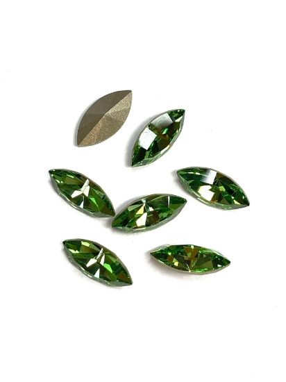 Picture of Swarovski 4228 Navette 15x7 mm Peridot x1