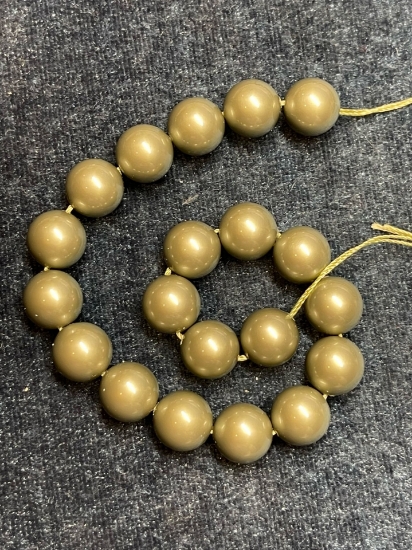 Picture of Swarovski 5810 Pearls 10mm Powder Green Pearl x5