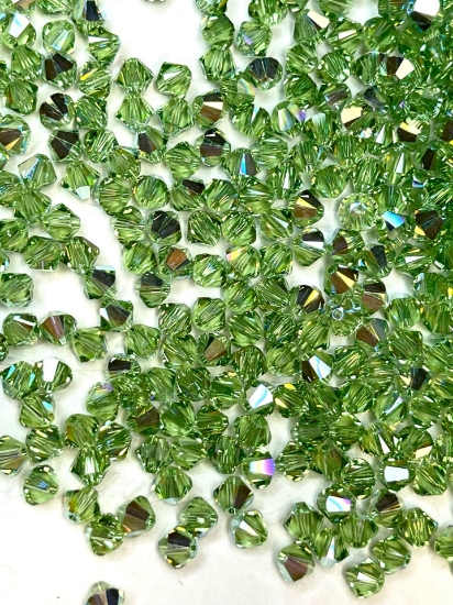 Picture of Swarovski 5328 Xilion Bead 4mm Peridot AB x100 