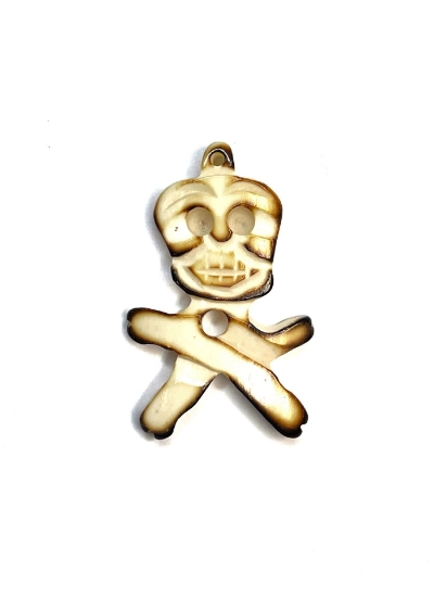 Picture of Bone Focal with burnt front 45x30mm one-sided skull and crossbones x1