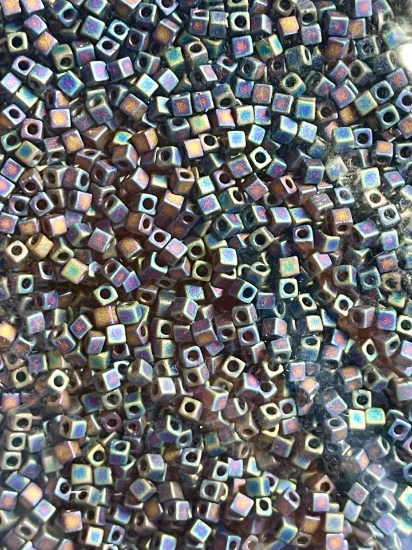 Picture of Miyuki Cubes 1.8mm 401FR Mat Black AB x10g
