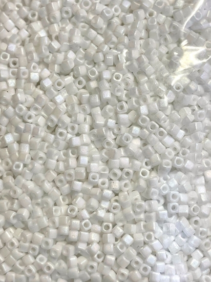 Picture of Miyuki Cubes 1.8mm 402FR Frosted Opaque White Mat AB x10g