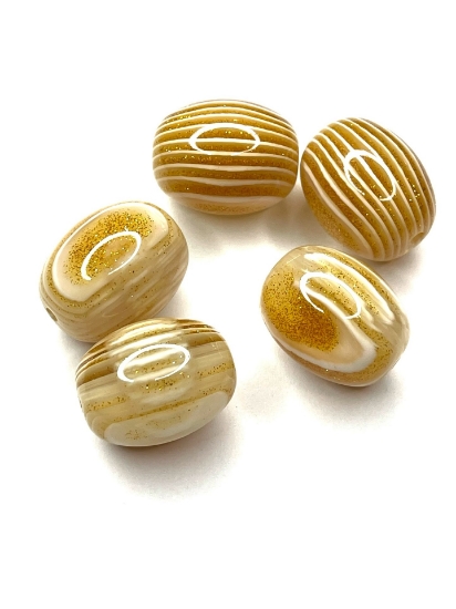 Picture of Resin Bead 28x22mm oval Golden Stripes x5