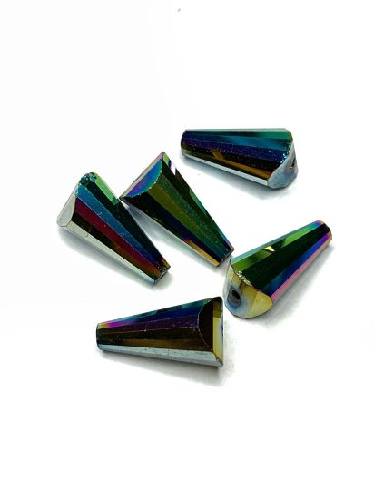 Picture of Faceted Cone 18x10mm Iris Green x5
