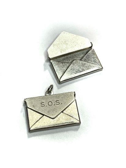 Picture of Vintage Message Locket "SOS" 30x20mm Antique Silver x1