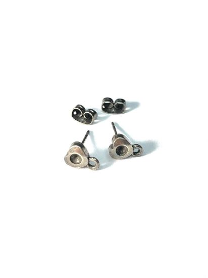 Picture of Ear Stud Heart with loop Antique Silver x2