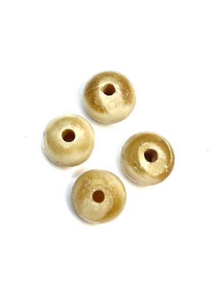Picture of Bone (bleached) Bead Round 12mm Antique White x4