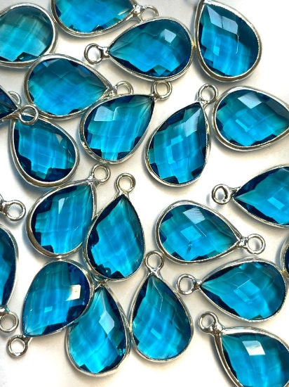 Picture of Glass Pendant Drop 18x11mm Blue x1
