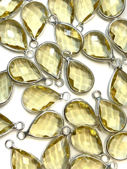 Picture of Glass Pendant Drop 18x11mm Jonquil x1
