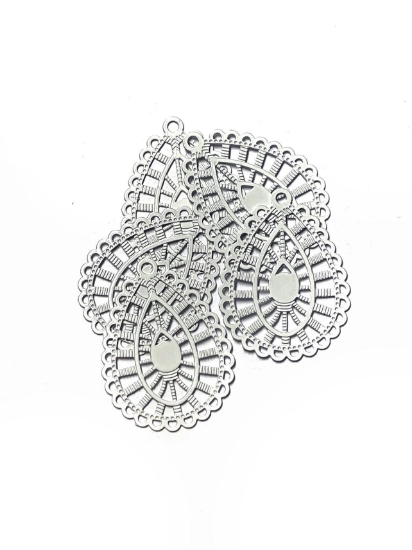 Picture of Filigree Metal Drop pendant 26x20mm White x1