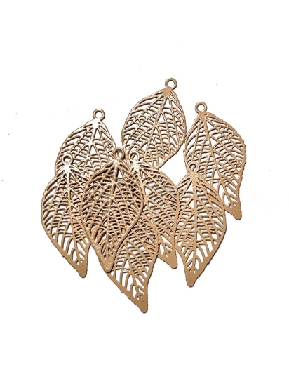 Picture of Filigree Metal Leaf pendant 28x15mm Beige x1
