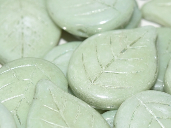 Picture of Leaves 18x13mm Chalk White Mint Luster x10