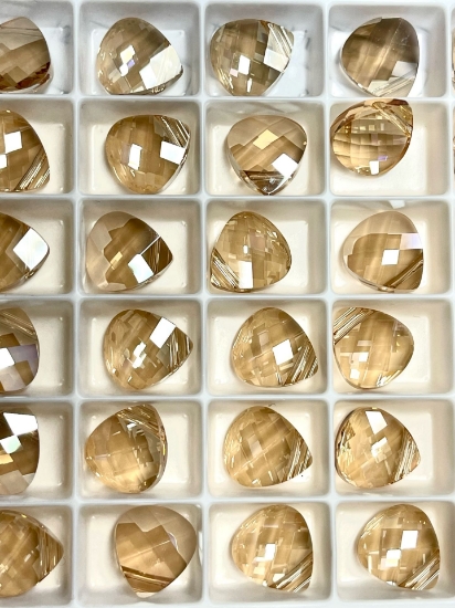 Picture of Swarovski 6012 Flat Briolette 11x10mm Golden Shadow x1