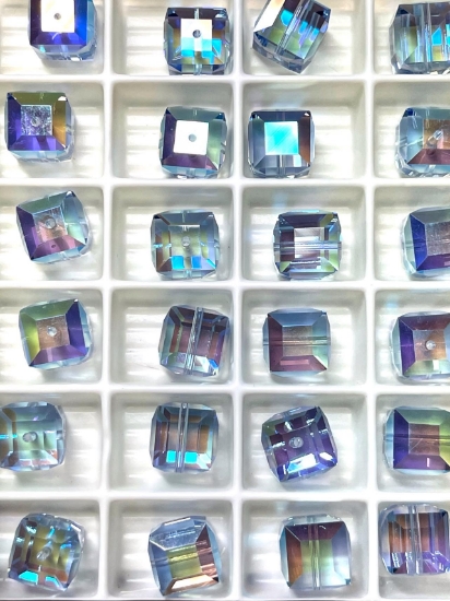 Picture of Swarovski 5601 Cube 8mm Light Sapphire AB x1