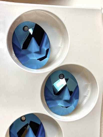 Picture of Swarovski 6911 Kaputt Oval 36mm Crystal Metallic Blue x1
