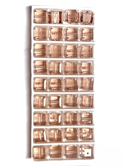 Picture of Swarovski 5601 Cube 6mm Vintage Rose x1