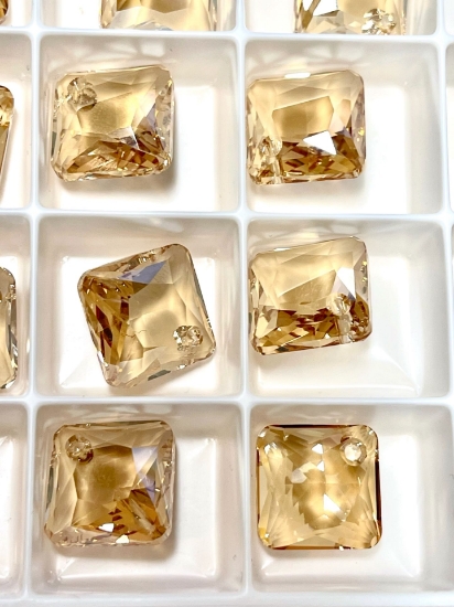 Picture of Swarovski 6431 Princess Cut Pendant 16mm Crystal Golden Shadow x1