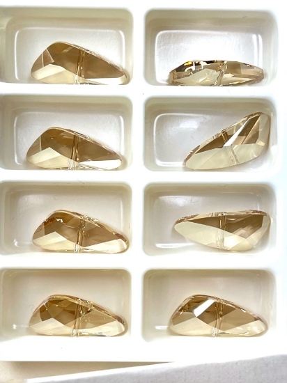 Picture of Swarovski 5590 Wing Bead 10x23mm Crystal Golden Shadow x1