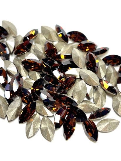 Picture of Swarovski 4228 Navette 10x5mm Smoked Topaz x1
