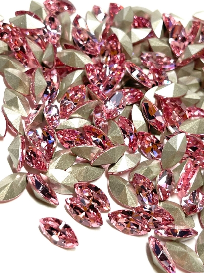 Picture of Swarovski 4228 Navette 10x5mm Light Rose x1