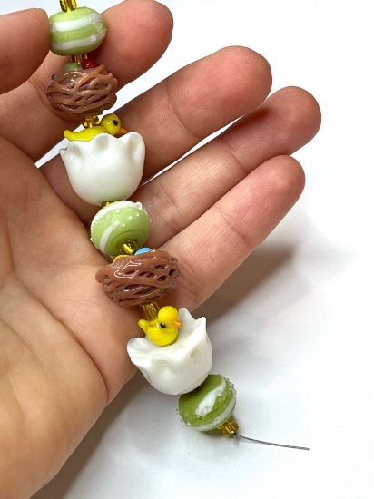Picture of Select Strands™ Lampworked Tulip with Chick x1