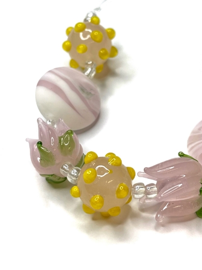Picture of Select Strands™ Lampworked Glass Tulip x1