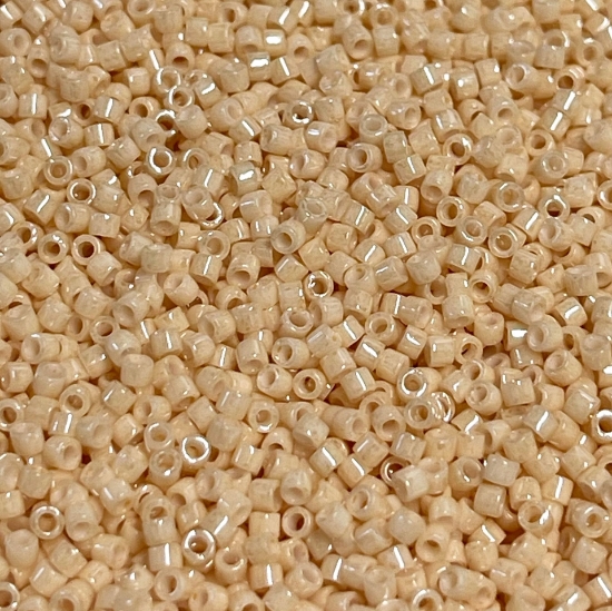 Picture of Miyuki Delica 11/0 DB204 Ceylon Light Beige x10g